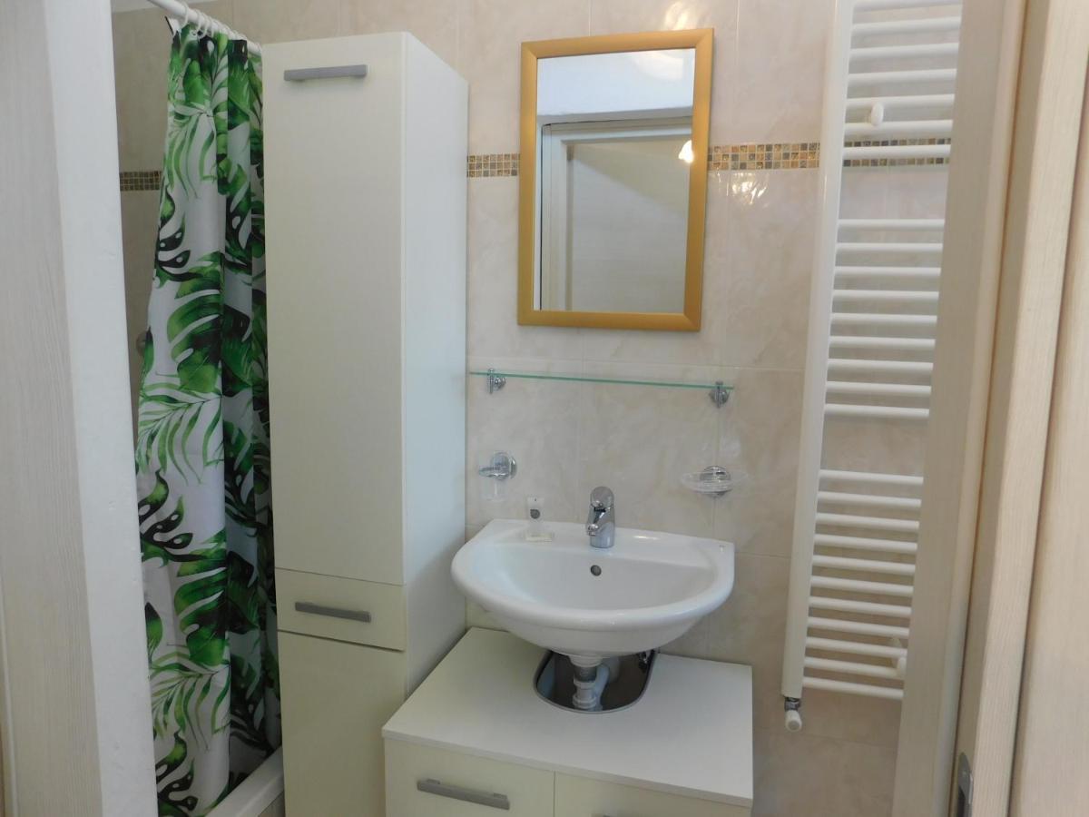 Haus Am See Villa Porto Valtravaglia Ngoại thất bức ảnh