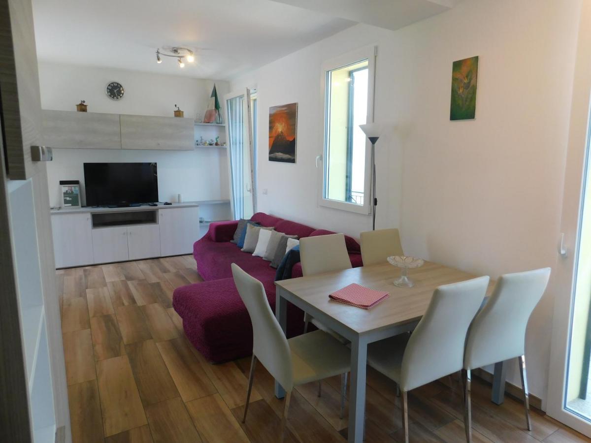 Haus Am See Villa Porto Valtravaglia Ngoại thất bức ảnh